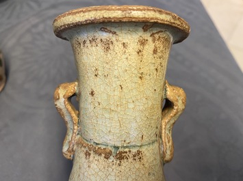 Une verseuse de type sancai et un vase de forme bouteille c&eacute;ladon monochrome, Chine, Tang et Song